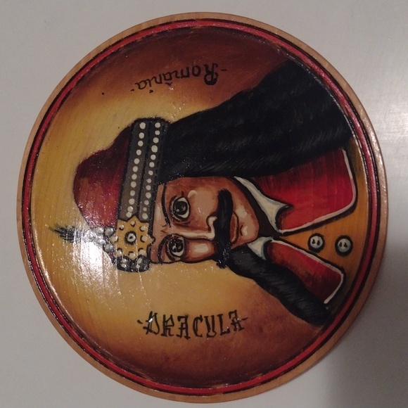 Hand Painted Romanian Romania Wooden Portrait Plates Woman Vlad Dracula Romania - Picture 13 of 16